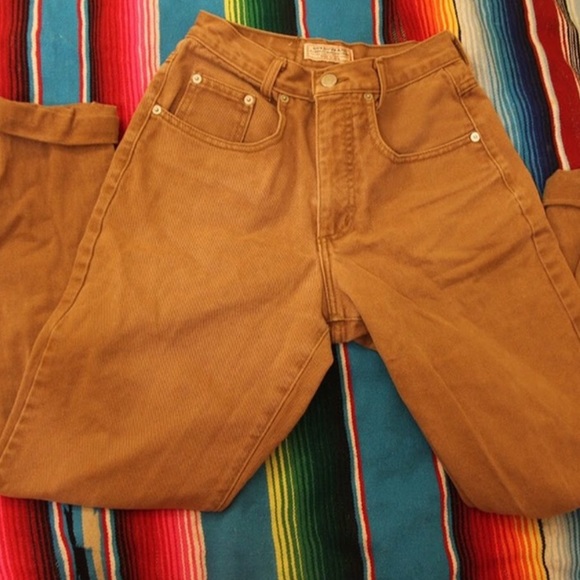 vintage tan 25” high-waisted guess mom jeans - Picture 4 of 4